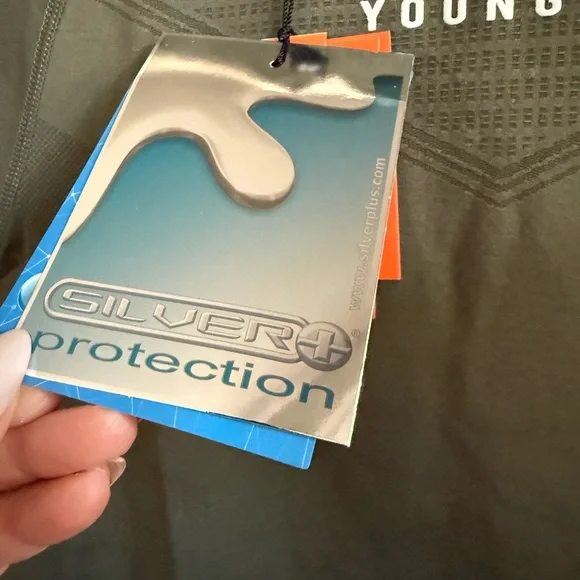 YoungLA Men's Short Sleeve Army Green Compression Tee, Size Medium NWT - Picture 4 of 6